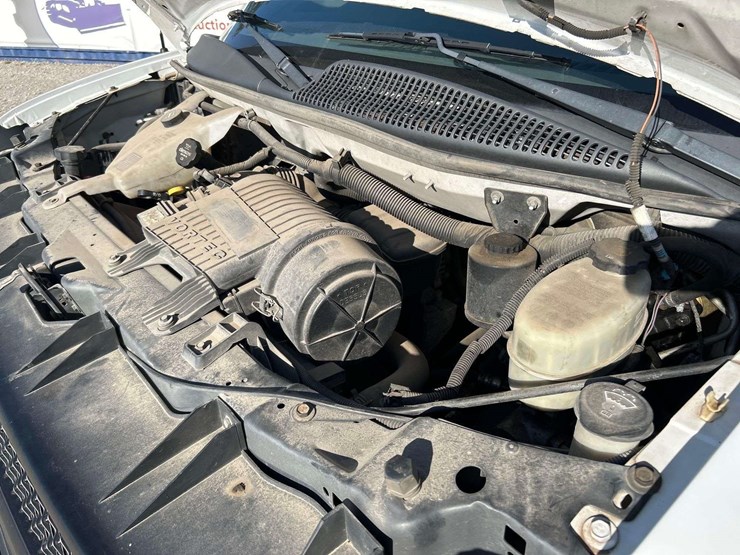 2016-chevrolet-express-2500-passenger-van-image-7