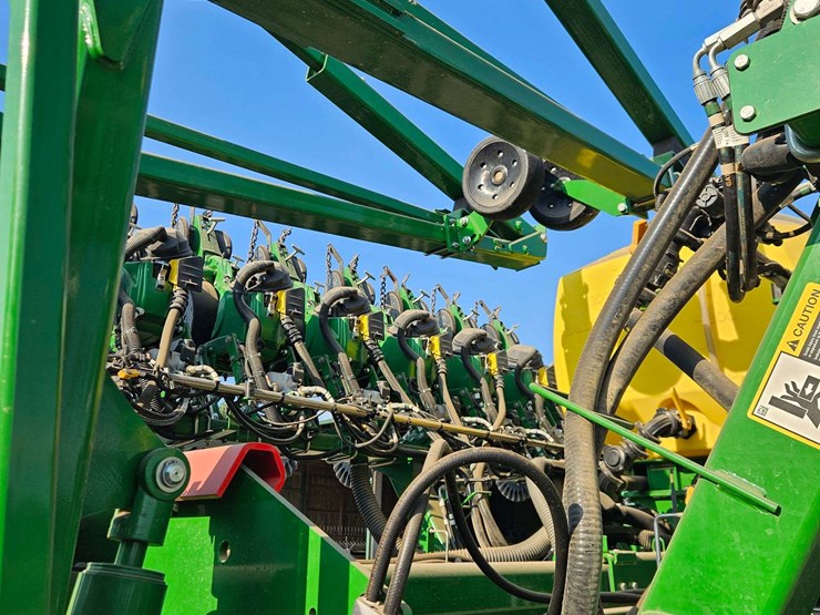 2024-john-deere-1795-image-9