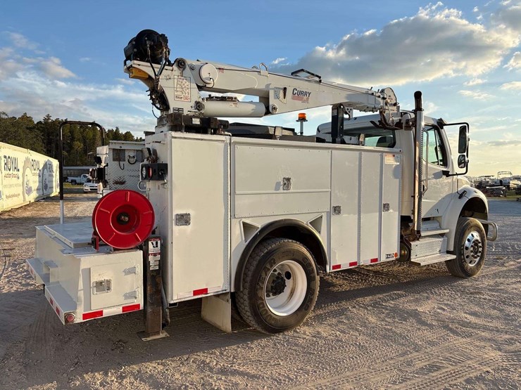 2013-freightliner-m2-106-image-3