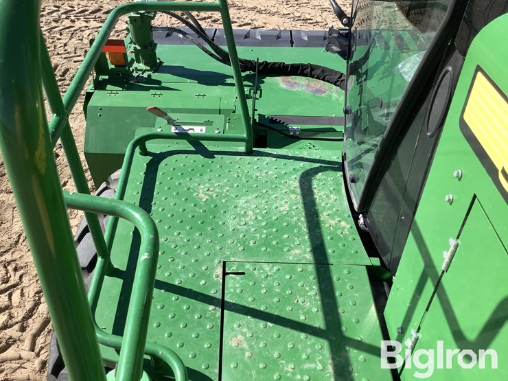 2021-john-deere-w235-image-17