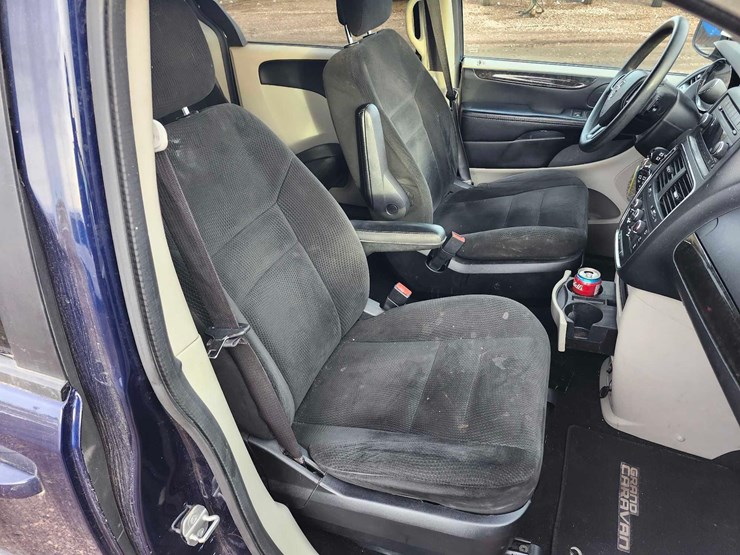 2015-dodge-grand-caravan-se-image-42