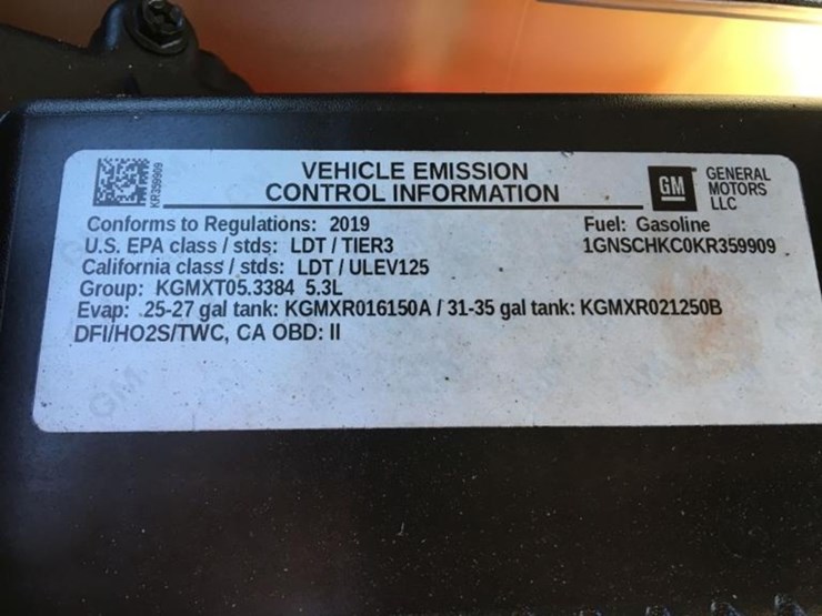 2019-chevrolet-suburban-image-13