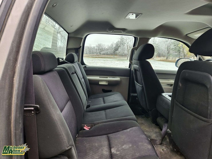 2012-chevrolet-silverado-2500hd-image-36