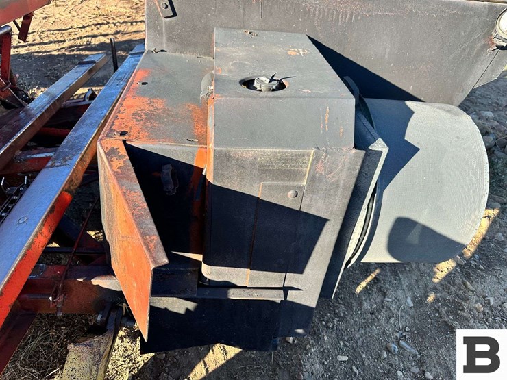 1972-new-holland-1048-image-42