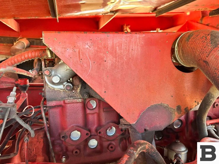 new-holland-1068-image-41