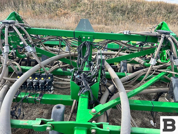 john-deere-1830-image-56