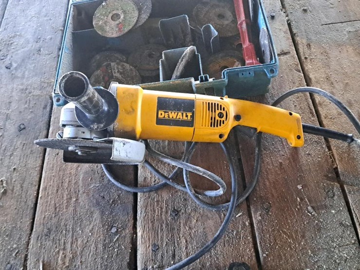#104-•-dewalt-7"-electric-grinder-image-3