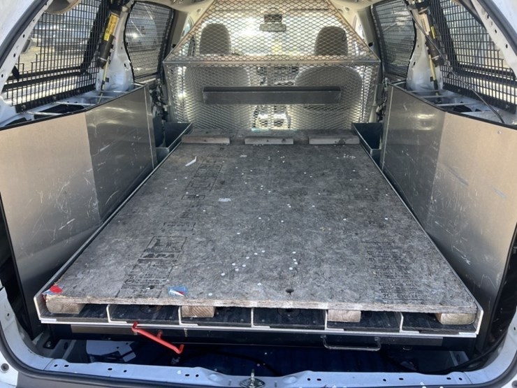 2014-toyota-sienna-le-image-25