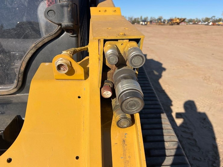 2019-caterpillar-299d2-xhp-image-10