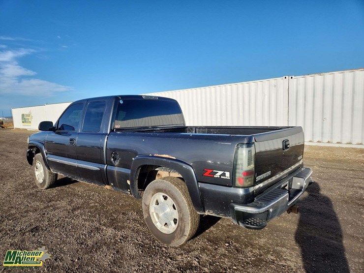 2003-gmc-sierra-1500-image-2