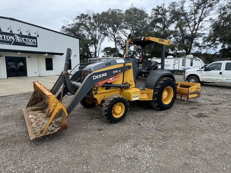 deere-210l-image-2