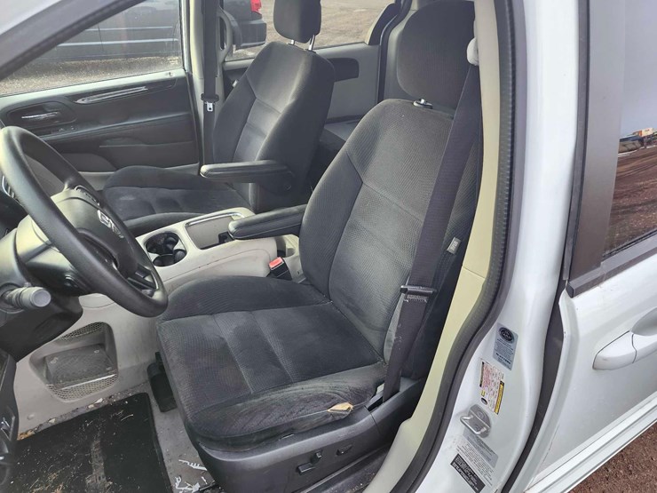 2015-dodge-grand-caravan-sxt-image-26