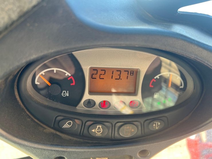 2021-bobcat-t870-image-33