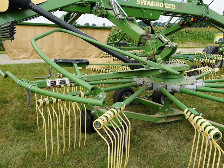 krone-swadro-twin-rotary-hay-rake-image-27