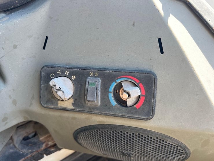 2012-bobcat-t770-image-28