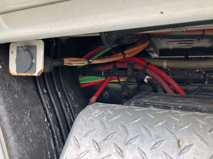 2013-freightliner-cascadia-image-104