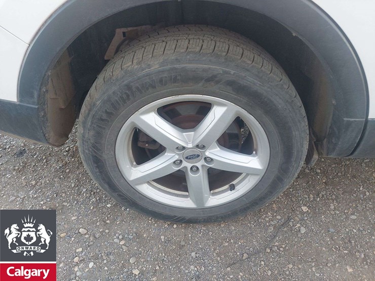 2016-ford-explorer-image-10