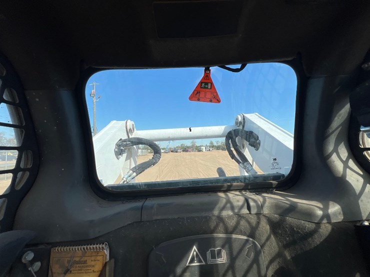 2022-bobcat-s740-image-33