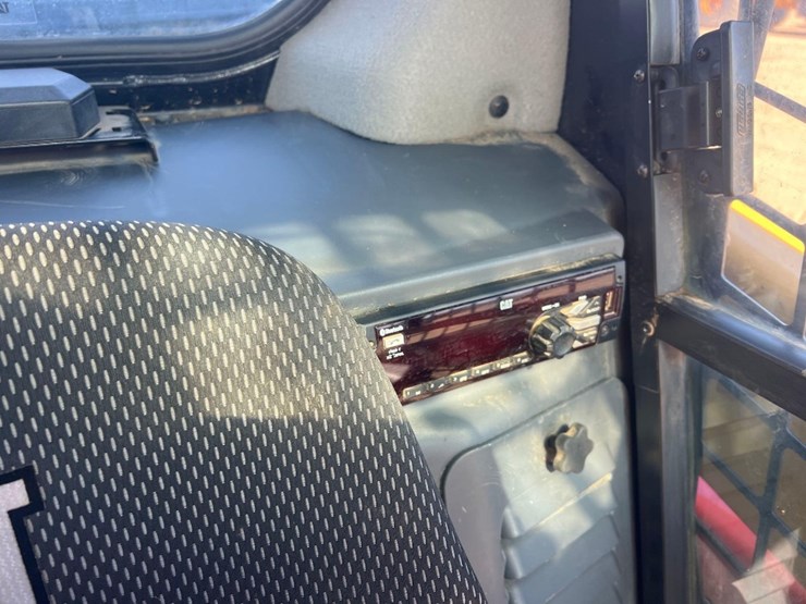 2020-caterpillar-259d3-image-30