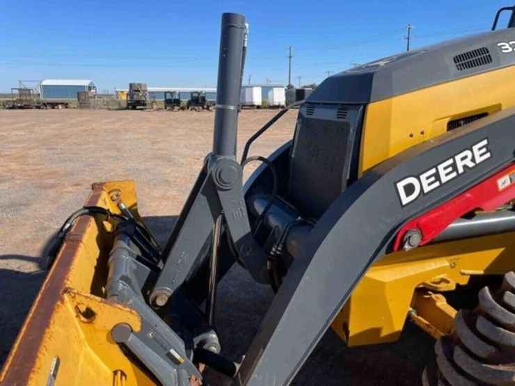 2024-john-deere-320-image-5