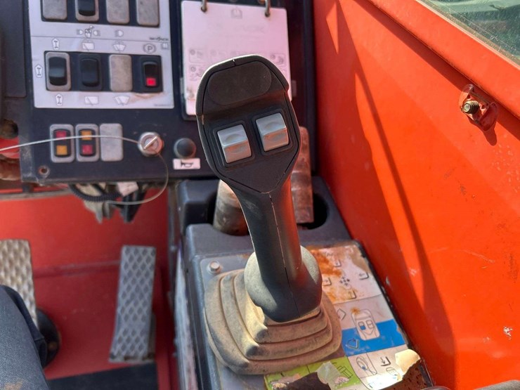 2018-skyjack-sj1056th-image-14