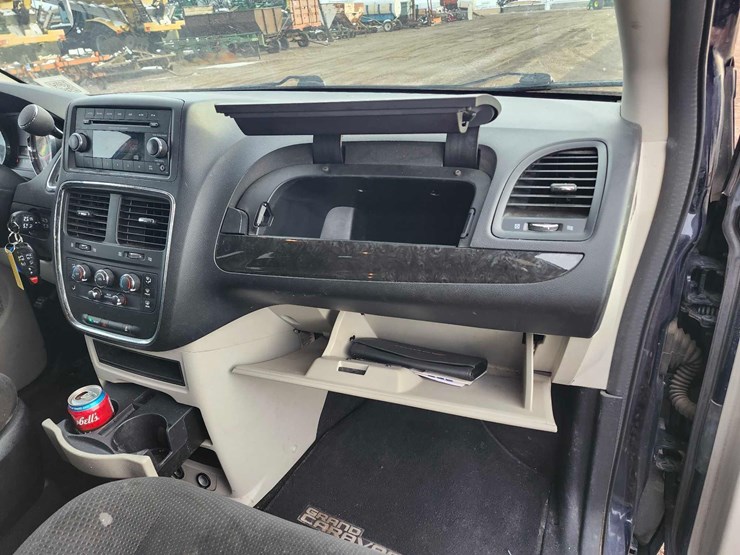 2015-dodge-grand-caravan-se-image-44