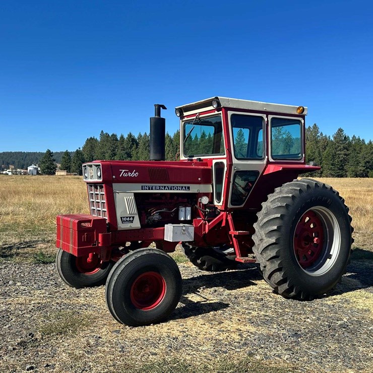 1972 INTERNATIONAL 1066