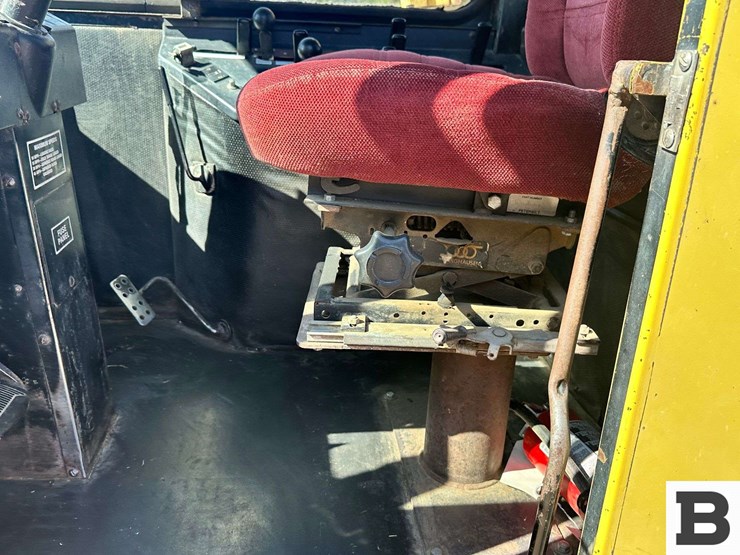 new-holland-1068-image-56