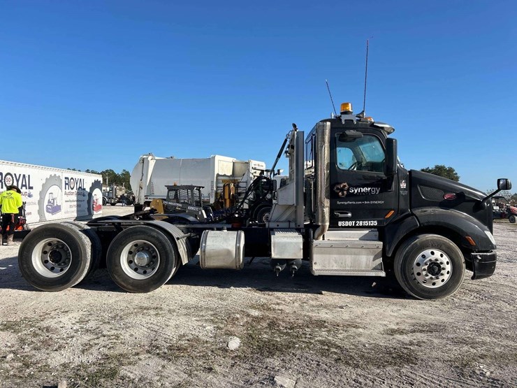 2016-peterbilt-579-image-41