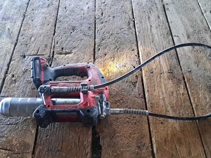 #101-•-milwaukee-grease-gun-image-1