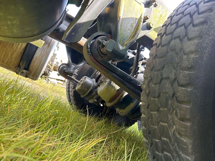 2013-freightliner-cascadia-125-image-17