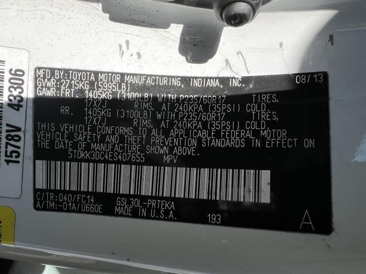 2014-toyota-sienna-le-image-10