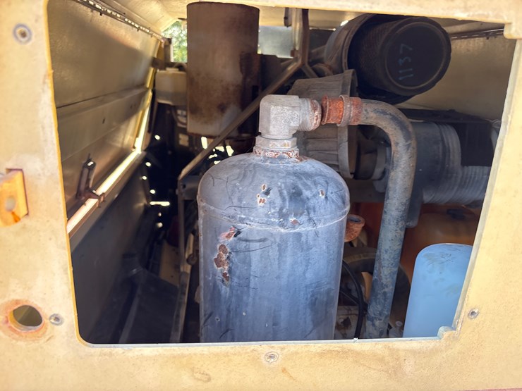 #2570-•-doosan-p185-air-compressor-|-parts-or-repair-image-4