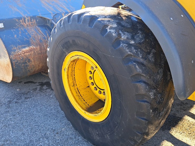 2018-deere-524k-image-34