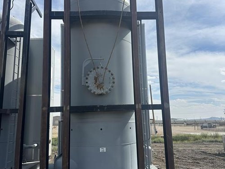 2013-e.s.fox-ltd-bronco-134-bbl-pressure-tank-vertical-separator,-clean-condition-image-2