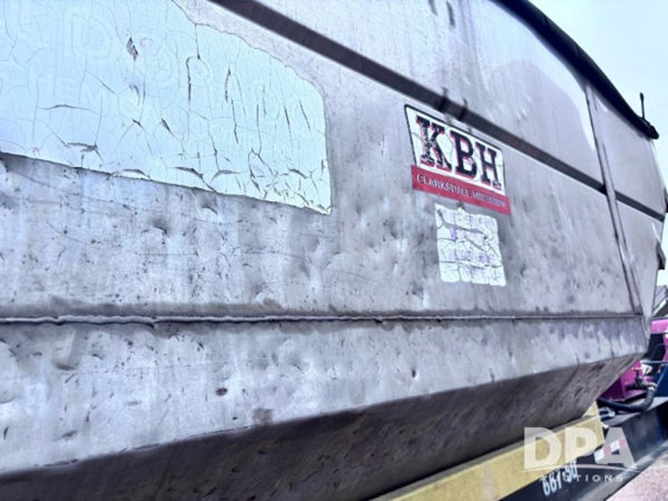 2004-magnolia-trailer-image-47