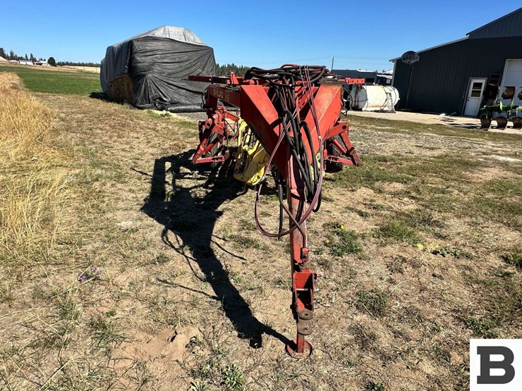 new-holland-216-image-8