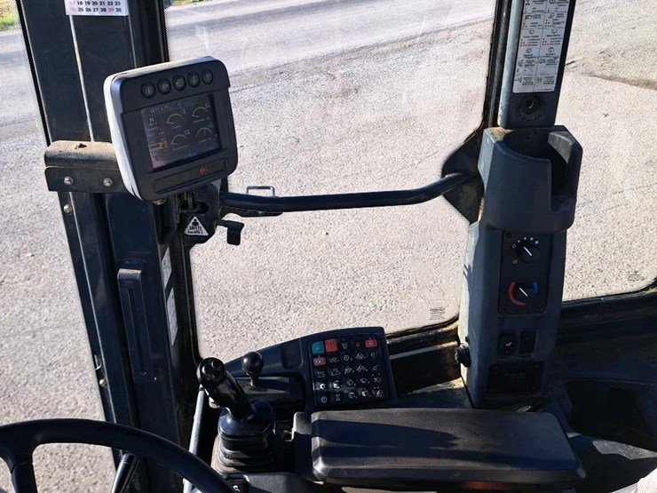 2018-deere-544k-image-17