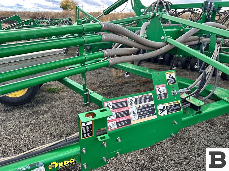 john-deere-1830-image-50