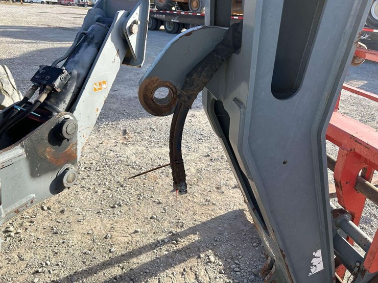 2018-skyjack-sj1056th-image-18