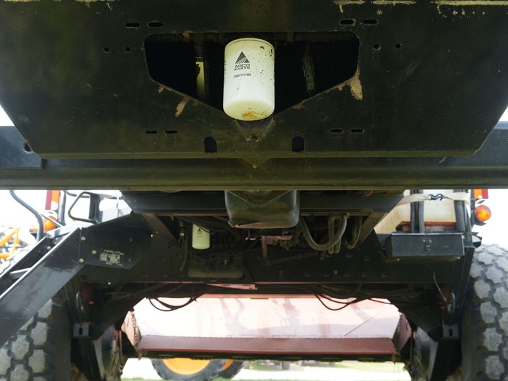 hesston-8550s-self-propelled-mower-conditioner-image-36