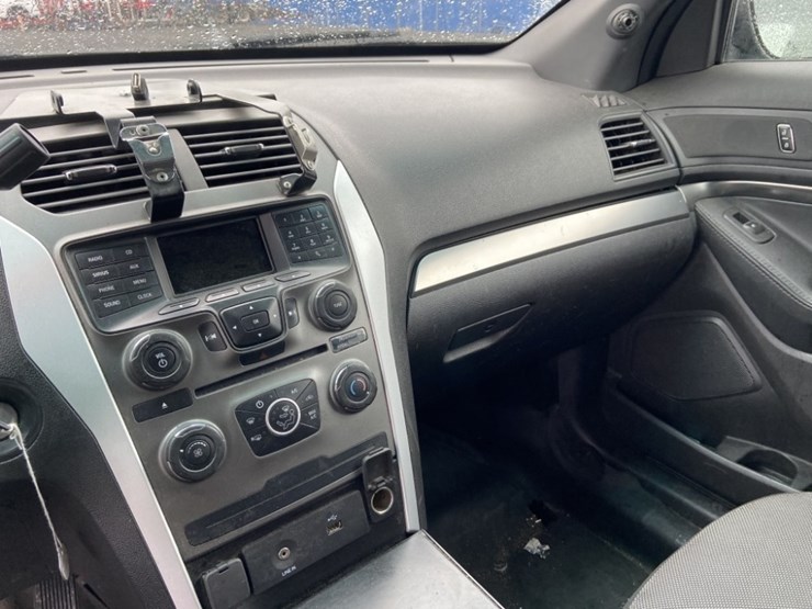 2014-ford-explorer-image-15