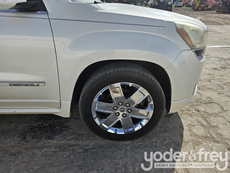 2014-gmc-acadia-image-9