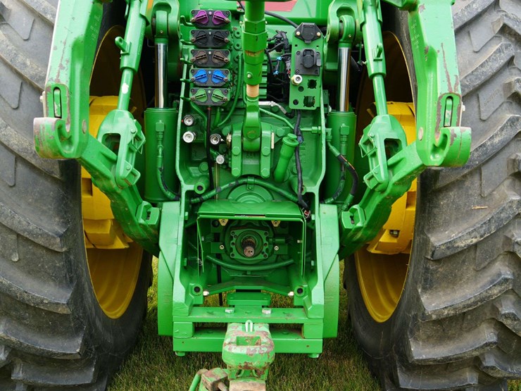 2012-john-deere-8235r-image-24