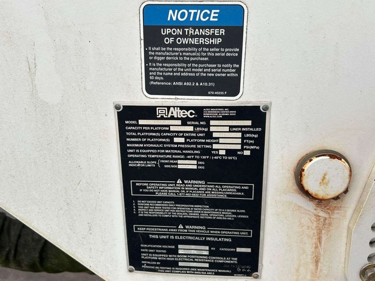 2015-freightliner-m2-106-image-25