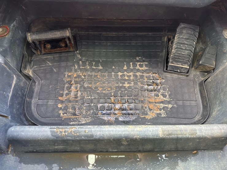 2017-deere-333g-image-33