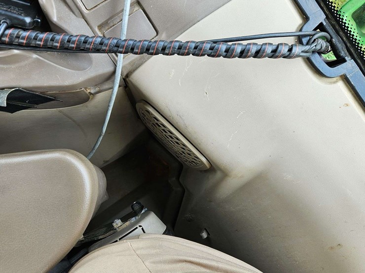 john-deere-6125r-image-24