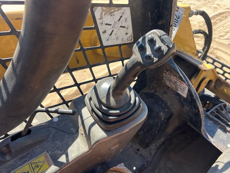 2016-caterpillar-259d-image-27