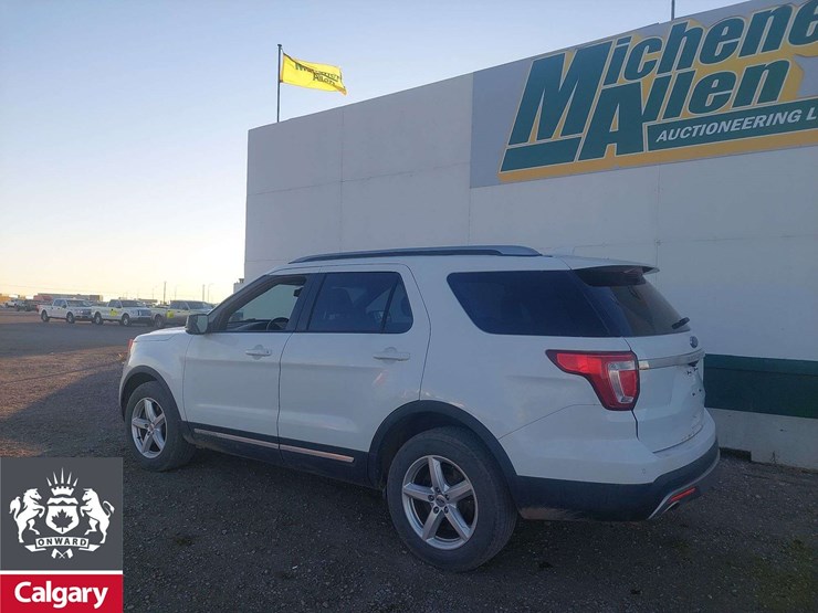 2016-ford-explorer-image-2