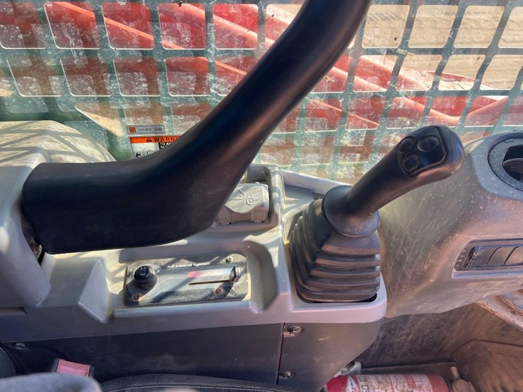 2015-kubota-svl75-2-image-24